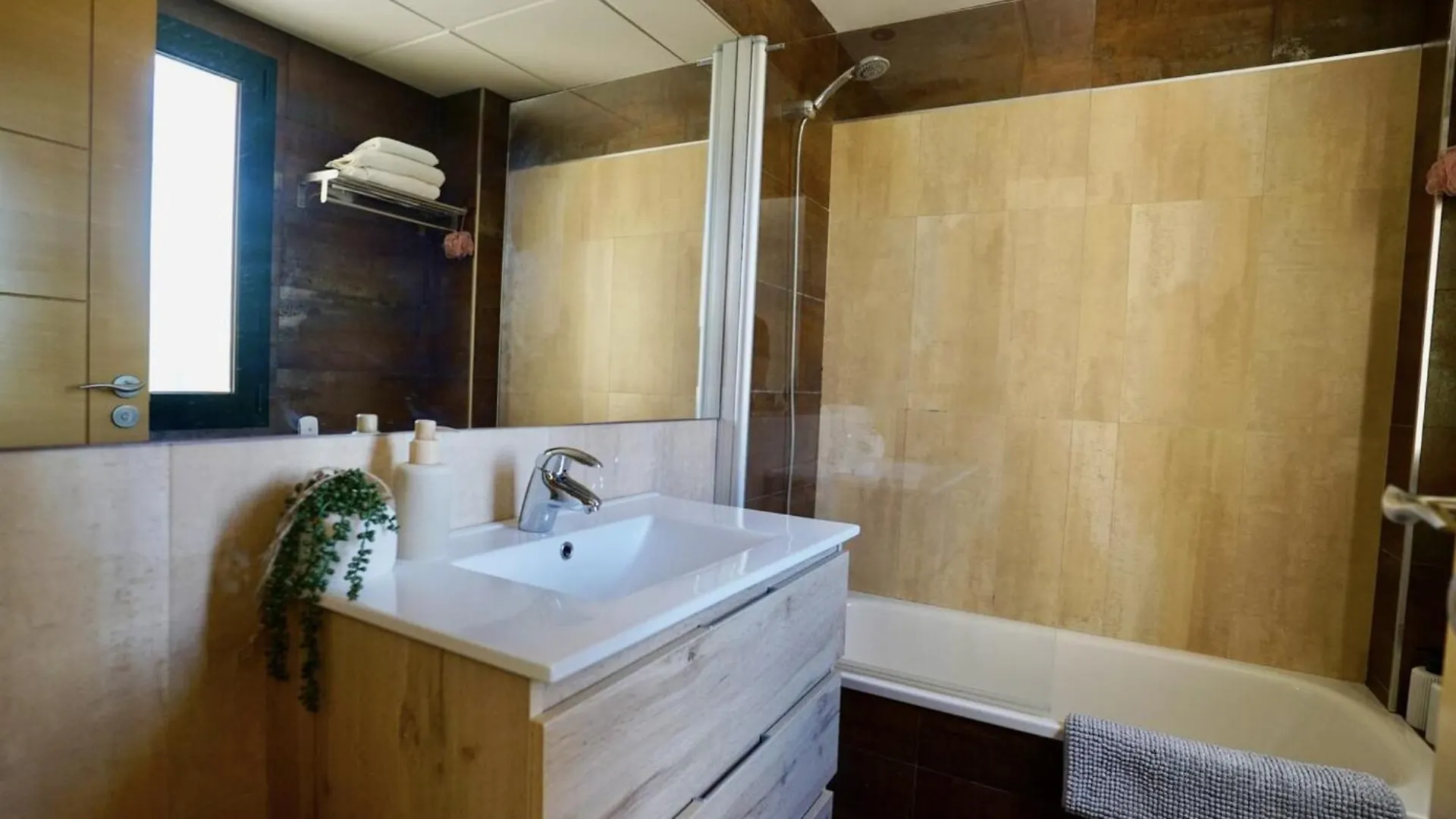 Apartamento Casa en Urb. Novo a 5min de playa con Pista Padel Chiclana de la Frontera